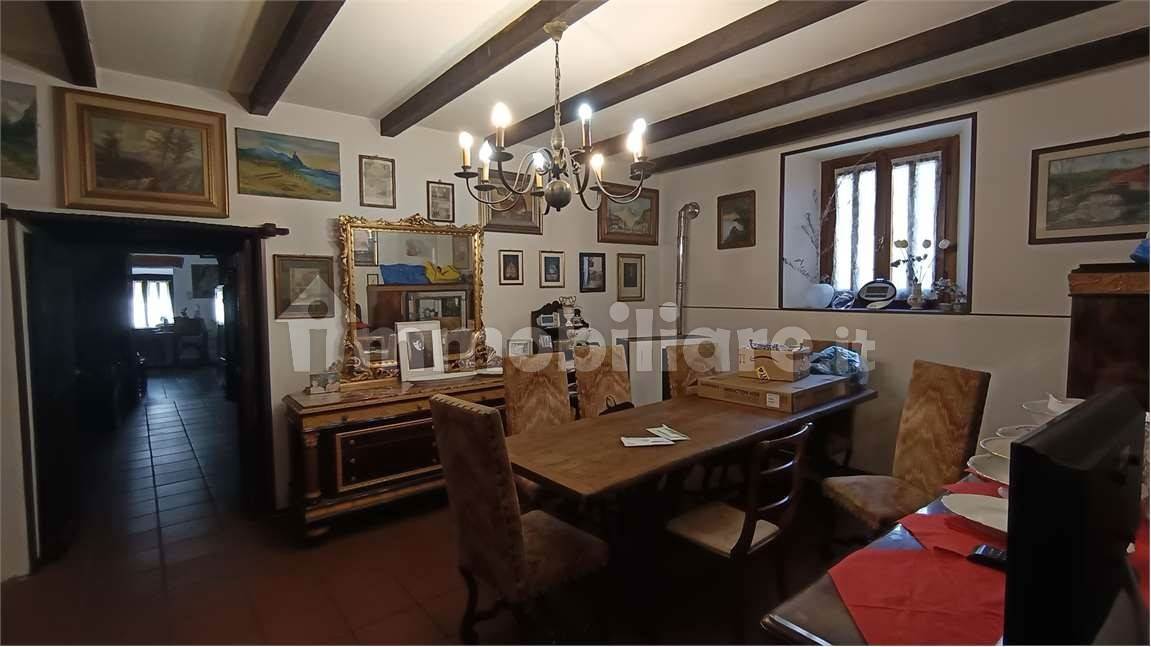 VENDESI INTERA CORTE LOMBARDA DI PRESTIGIO