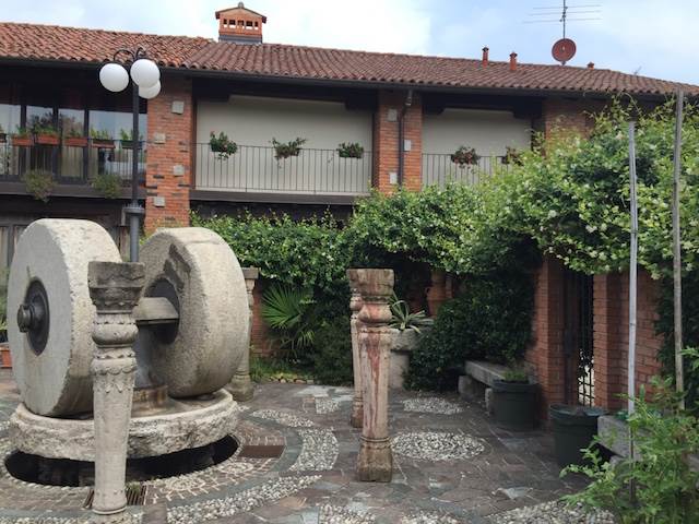 VENDESI INTERA CORTE LOMBARDA DI PRESTIGIO