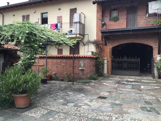 VENDESI INTERA CORTE LOMBARDA DI PRESTIGIO