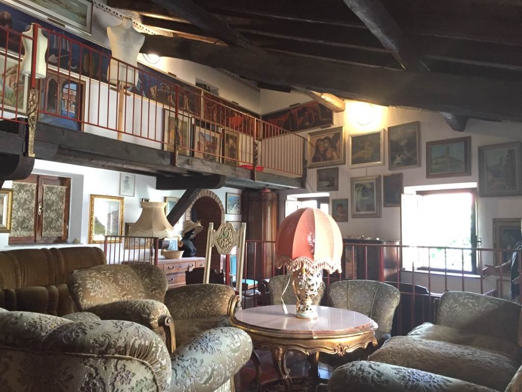 VENDESI INTERA CORTE LOMBARDA DI PRESTIGIO