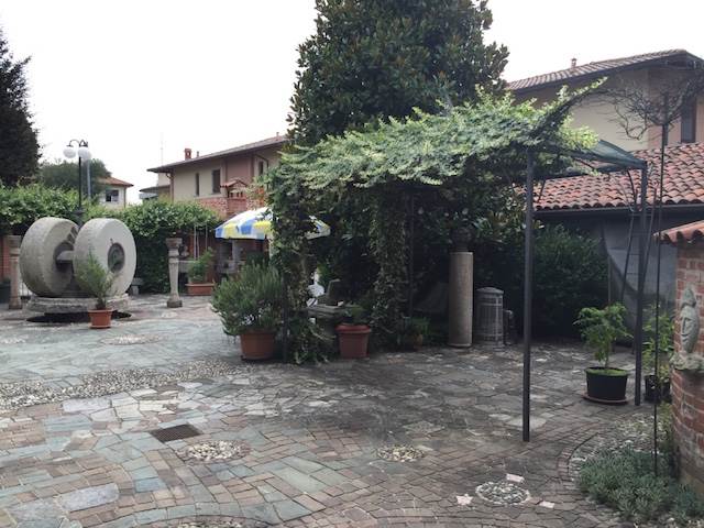 VENDESI INTERA CORTE LOMBARDA DI PRESTIGIO