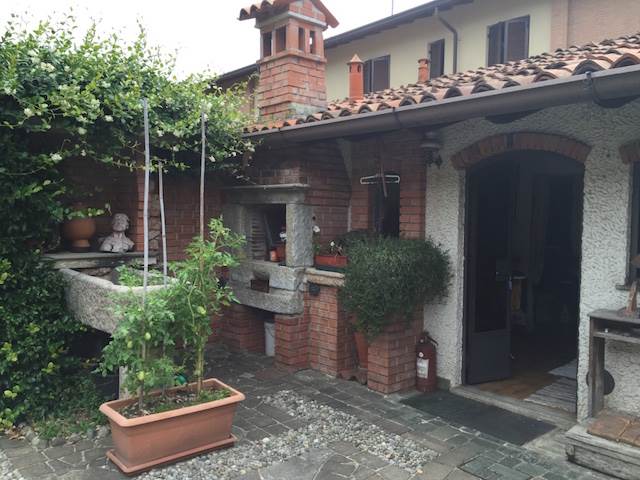 VENDESI INTERA CORTE LOMBARDA DI PRESTIGIO