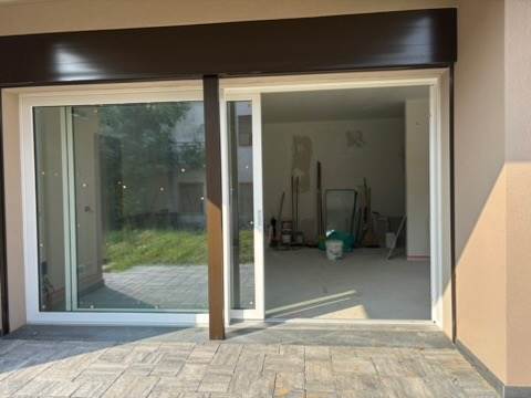 LOMAZZO VENDESI 3 LOCALI CON GIARDINO