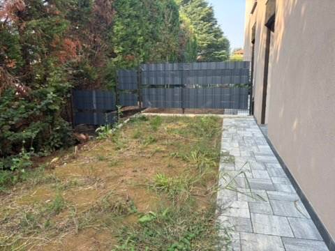 LOMAZZO VENDESI 3 LOCALI CON GIARDINO