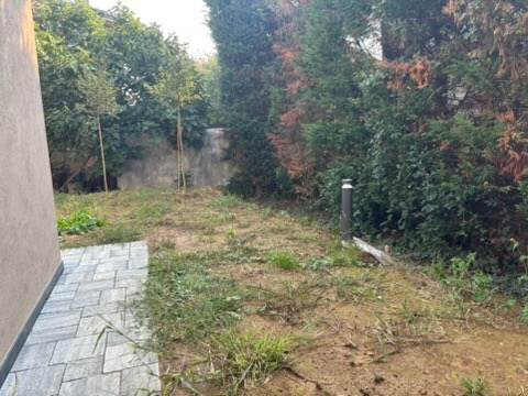 LOMAZZO VENDESI 3 LOCALI CON GIARDINO