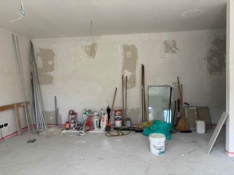 LOMAZZO VENDESI 3 LOCALI CON GIARDINO