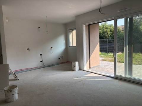 LOMAZZO VENDESI 3 LOCALI CON GIARDINO