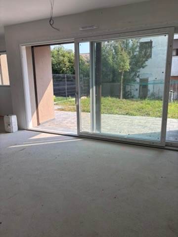 LOMAZZO VENDESI 3 LOCALI CON GIARDINO