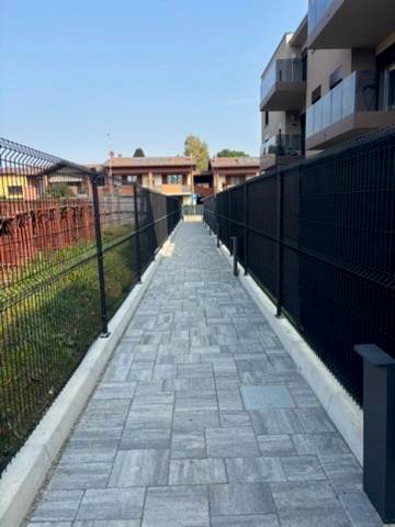 LOMAZZO VENDESI 3 LOCALI CON GIARDINO