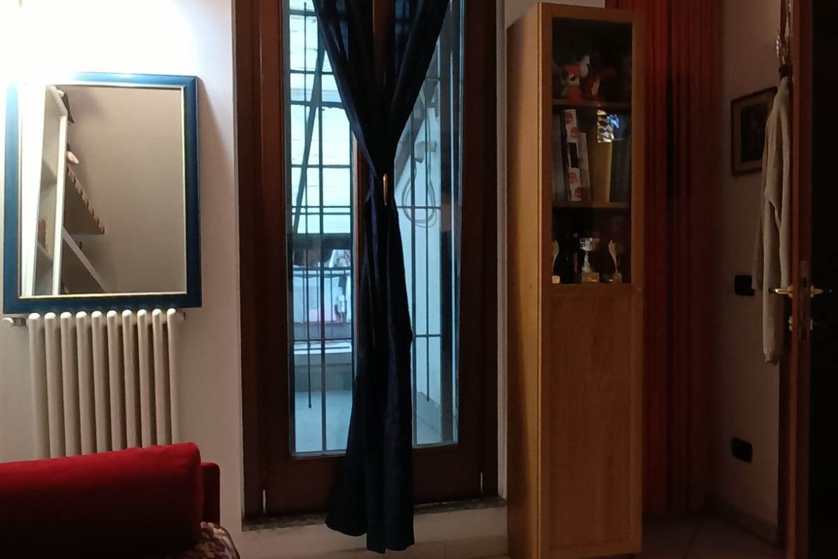 LOMAZZO VENDESI PORZIONE DI CASA