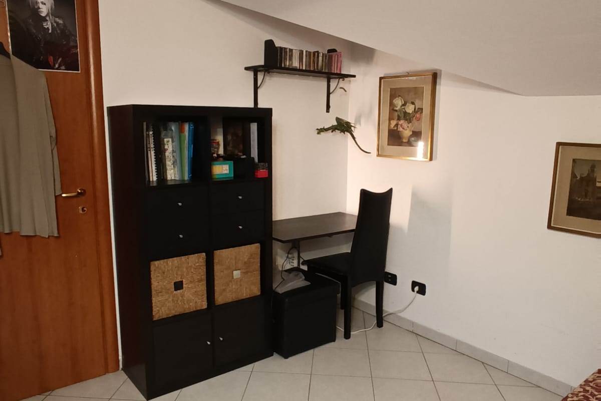 LOMAZZO VENDESI PORZIONE DI CASA