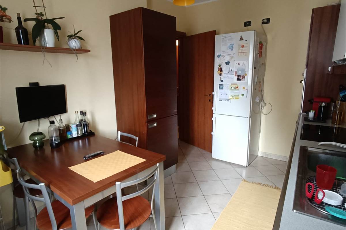 LOMAZZO VENDESI PORZIONE DI CASA