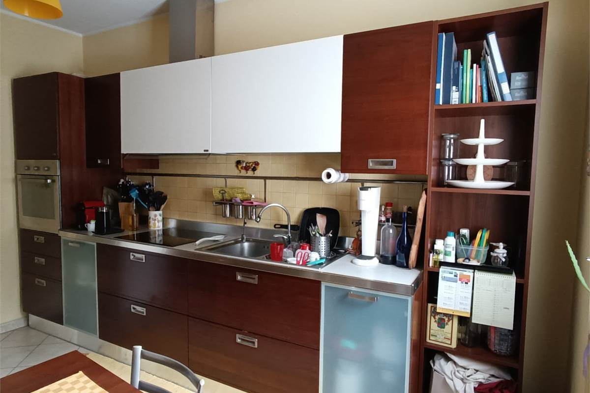LOMAZZO VENDESI PORZIONE DI CASA