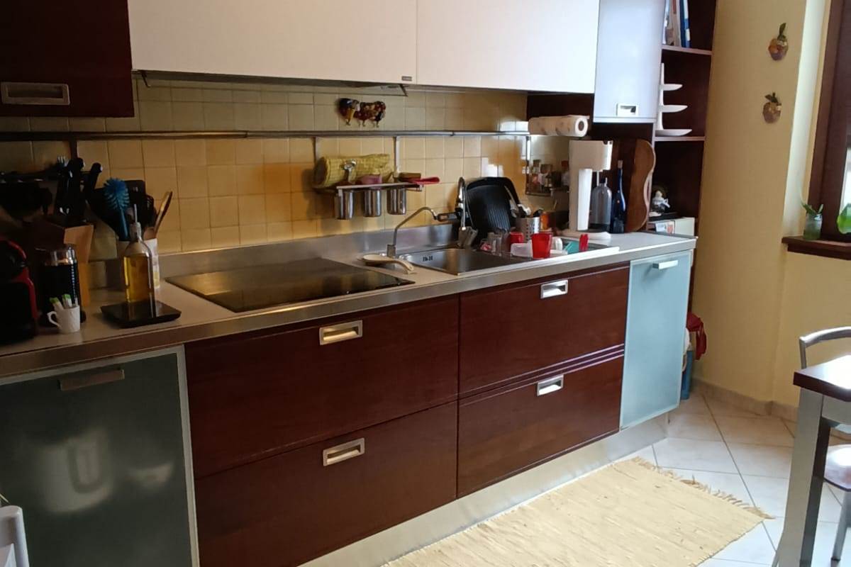 LOMAZZO VENDESI PORZIONE DI CASA