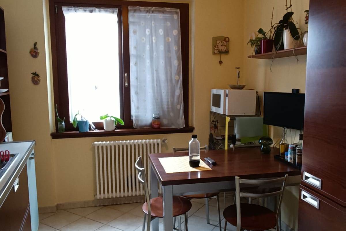 LOMAZZO VENDESI PORZIONE DI CASA
