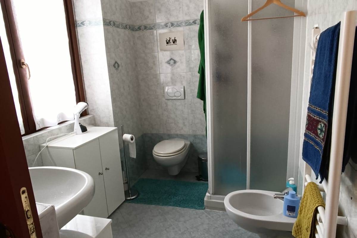 LOMAZZO VENDESI PORZIONE DI CASA