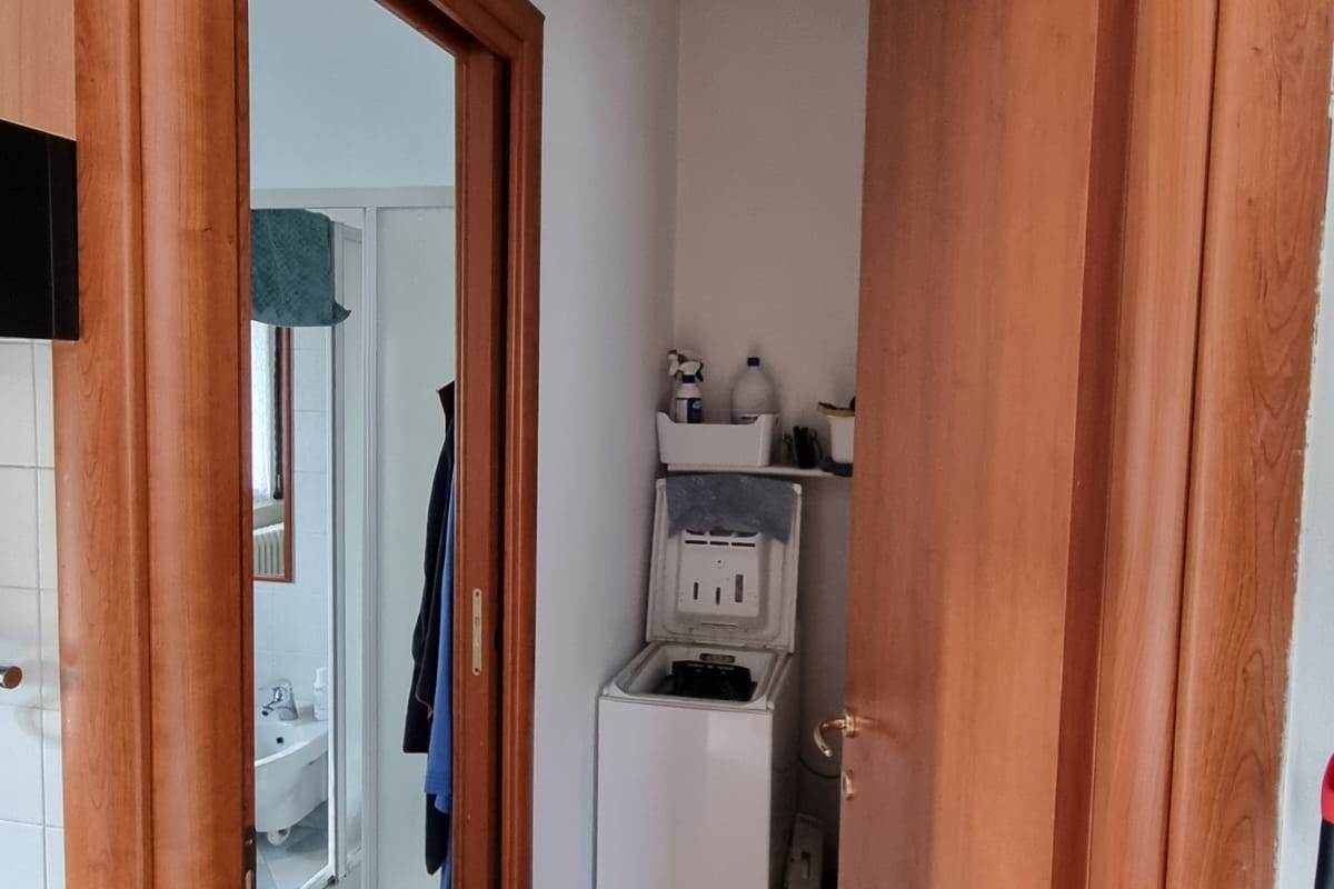 LOMAZZO VENDESI PORZIONE DI CASA