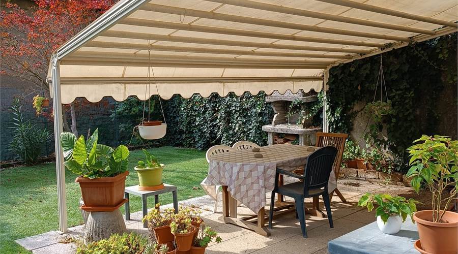 LOMAZZO VENDESI PORZIONE DI CASA