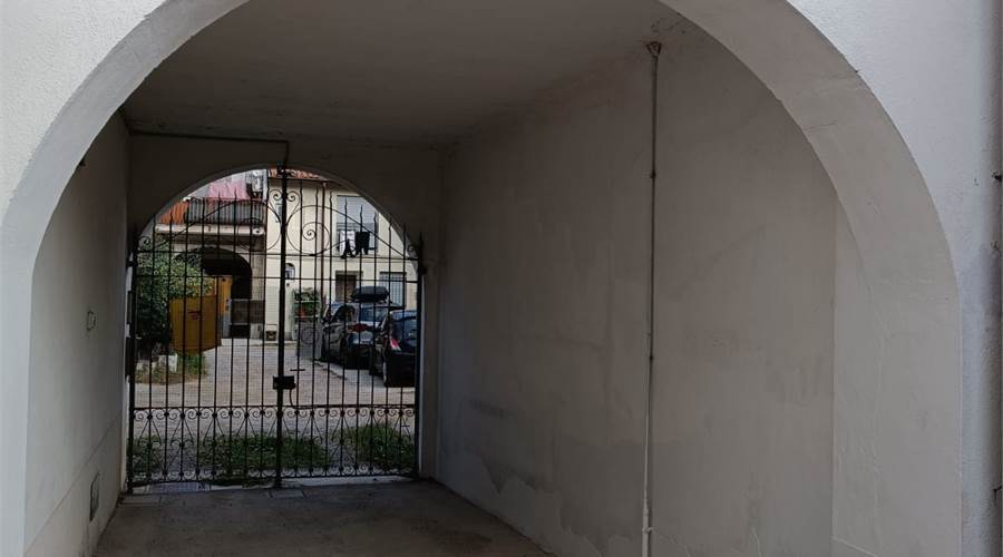 LOMAZZO VENDESI PORZIONE DI CASA