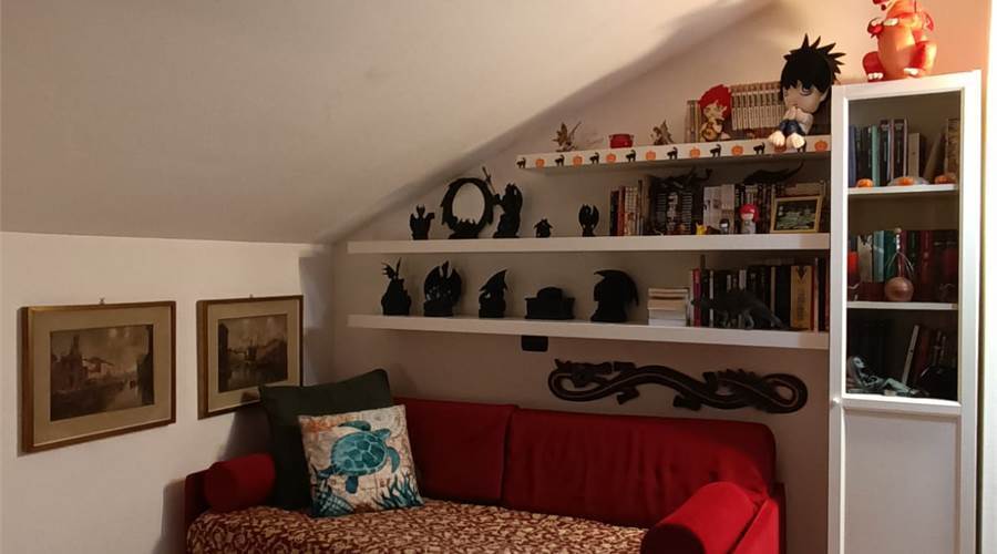 LOMAZZO VENDESI PORZIONE DI CASA