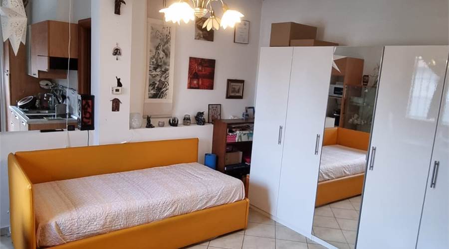 LOMAZZO VENDESI PORZIONE DI CASA