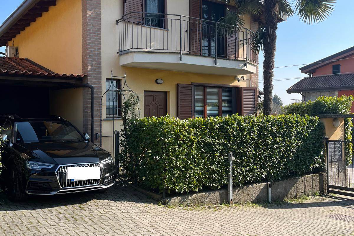 FINO MORNASCO VENDITA VILLA UNIFAMILIARE CON BOX 
