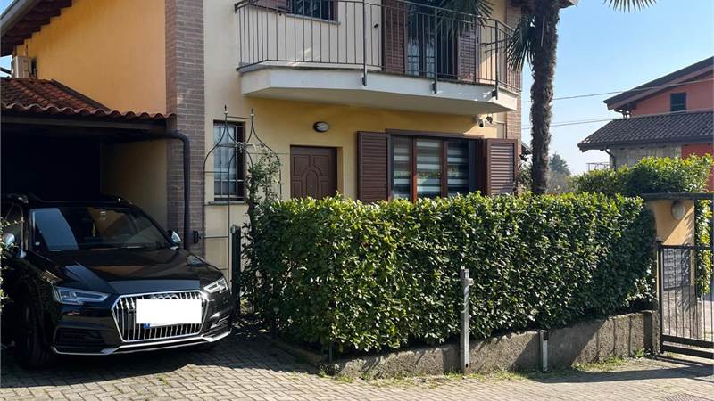 FINO MORNASCO VENDITA VILLA UNIFAMILIARE CON BOX 