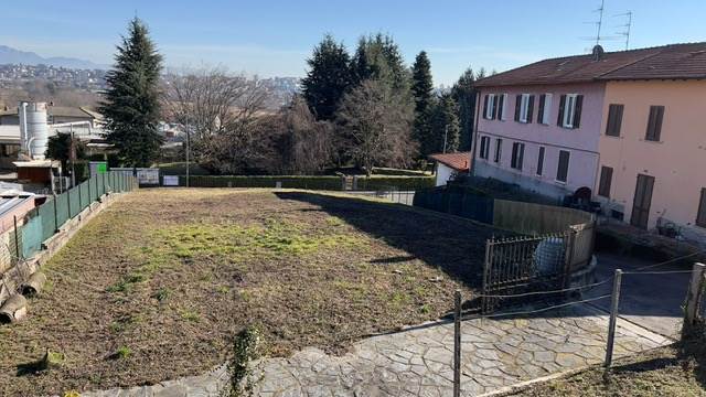 CUCCIAGO - TERRENO EDIFICABILE