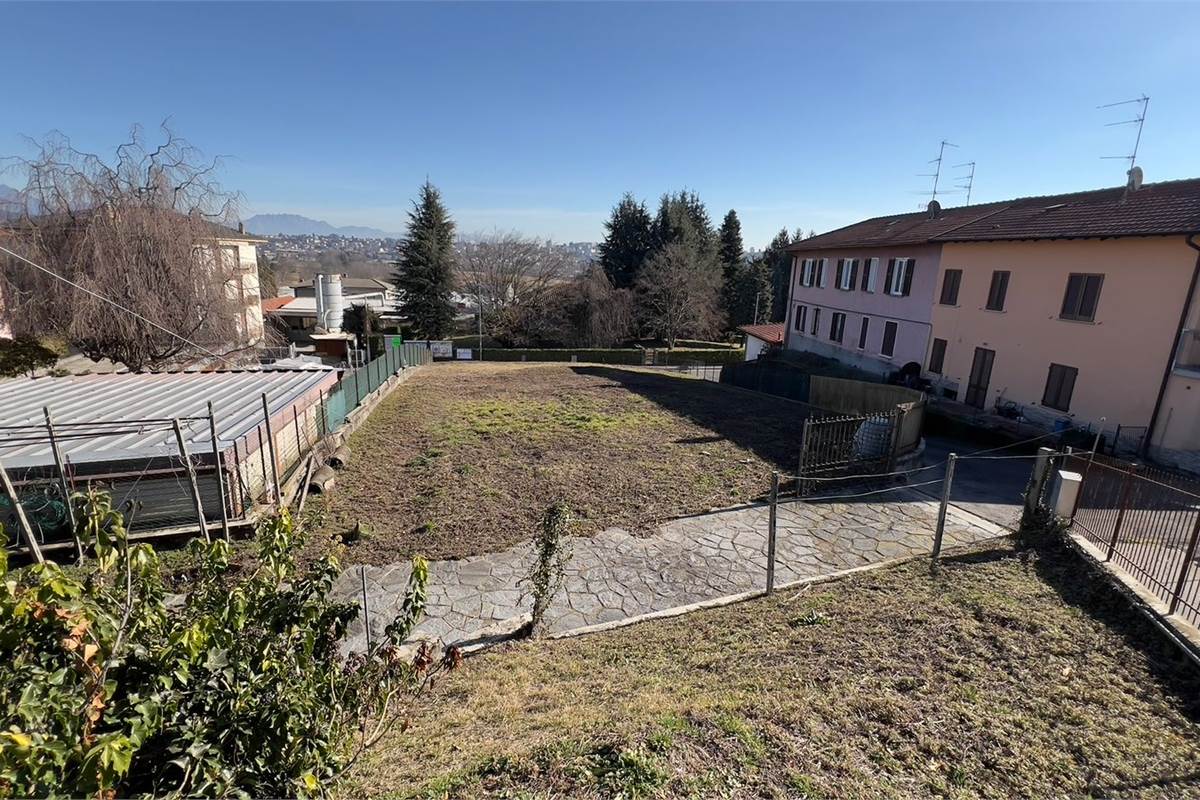 CUCCIAGO - TERRENO EDIFICABILE