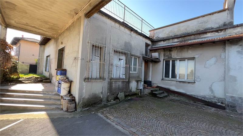 Cucciago vendita Laboratorio 160 mq