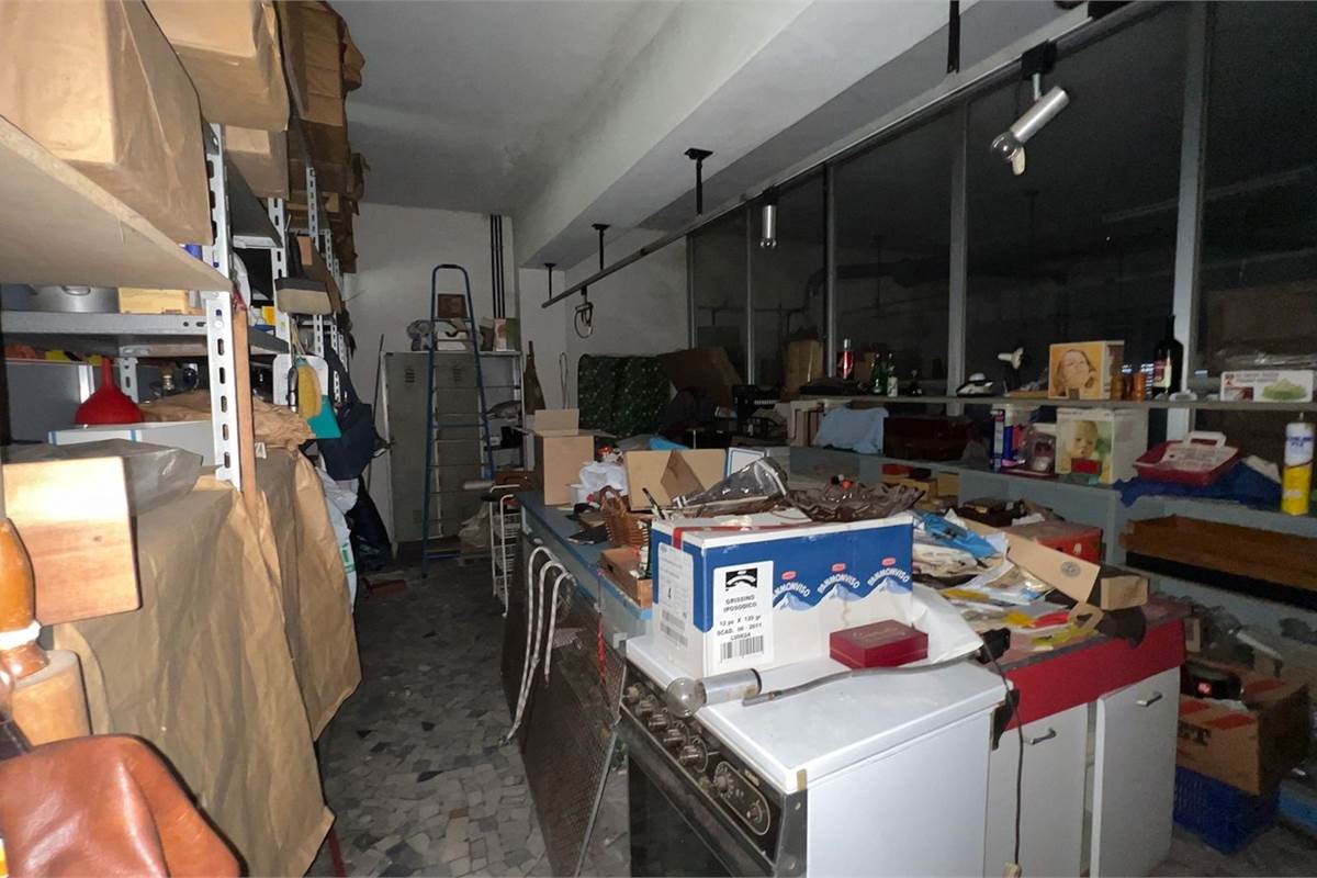 Cucciago vendita Laboratorio 160 mq