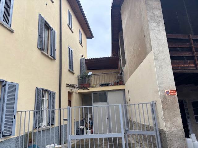 FINO MORNASCO VENDITA 3 LOCALI CON TERRAZZO