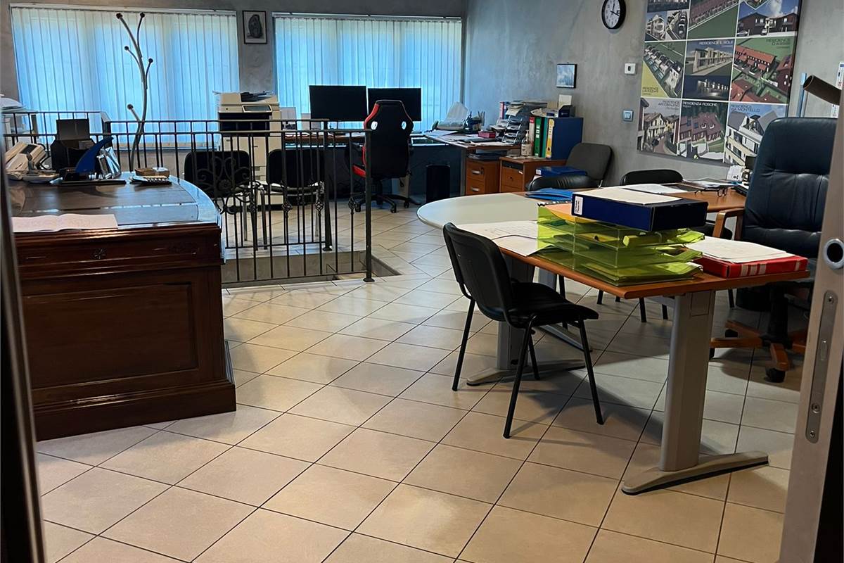 CANTU'- CAPANNONE INDUSTRIALE 