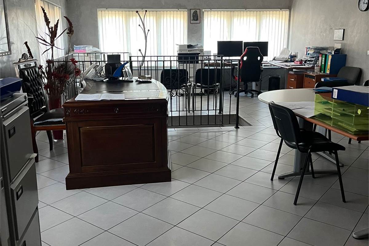 CANTU'- CAPANNONE INDUSTRIALE 