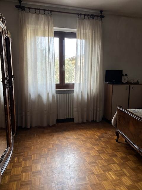 Fino Mornasco vendita villa singola con 900 mq di giardino