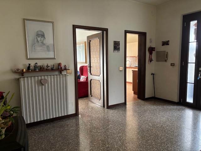 Fino Mornasco vendita villa singola con 900 mq di giardino