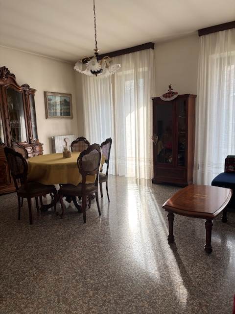 Fino Mornasco vendita villa singola con 900 mq di giardino