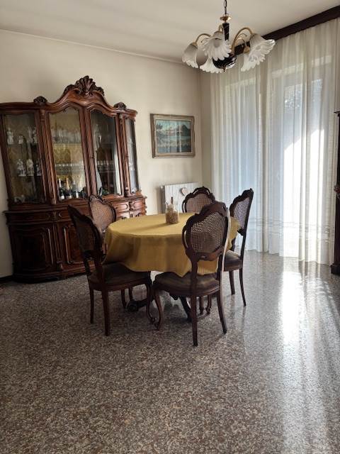 Fino Mornasco vendita villa singola con 900 mq di giardino