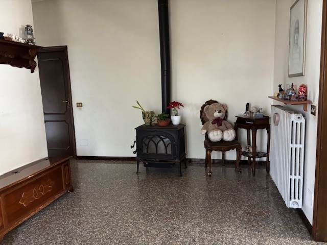 Fino Mornasco vendita villa singola con 900 mq di giardino