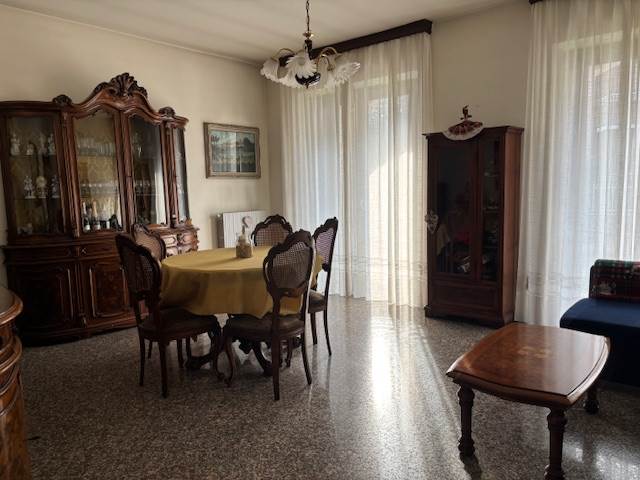 Fino Mornasco vendita villa singola con 900 mq di giardino