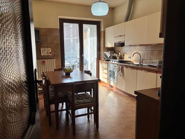 Fino Mornasco vendita villa singola con 900 mq di giardino