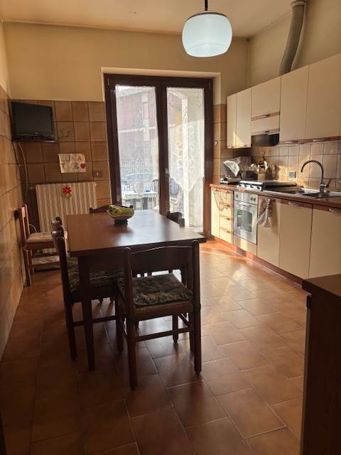 Fino Mornasco vendita villa singola con 900 mq di giardino