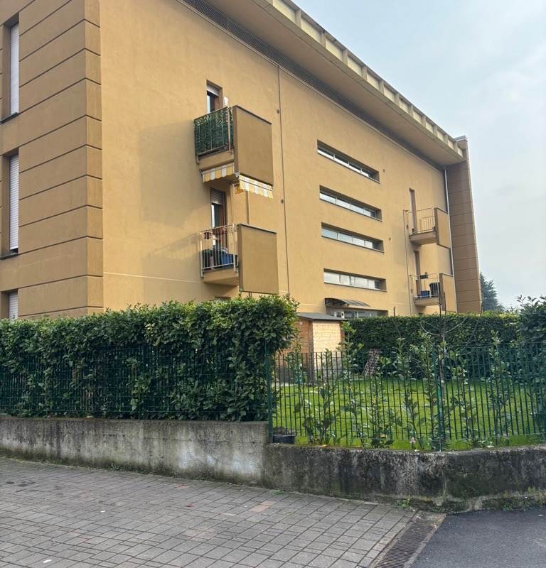 CANTU'- TRILOCALE CON GIARDINO