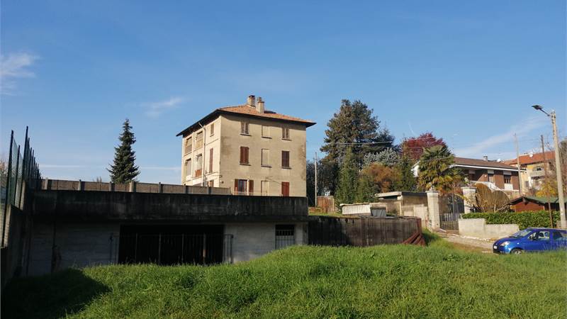 Terreno edificabile con  interrato per  villa 