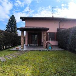 Villa di Testa con taverna, giardino e box