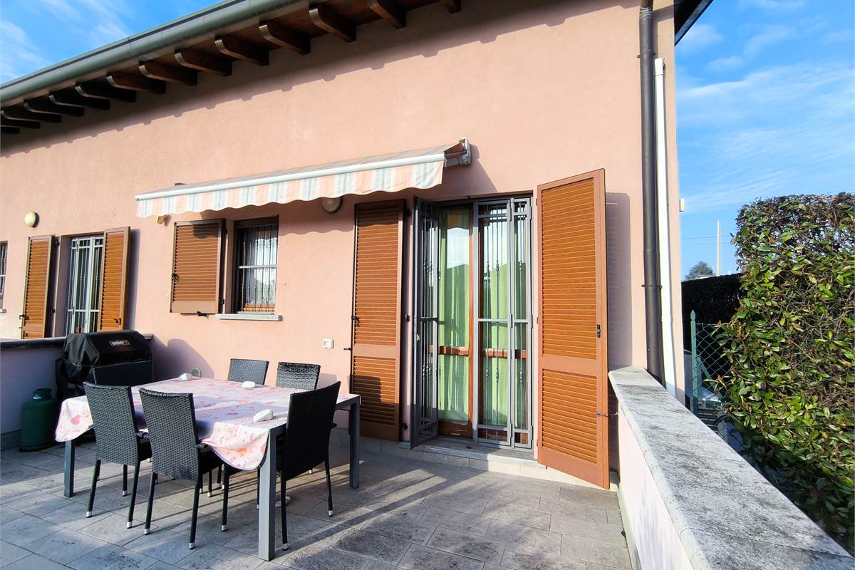 Villa di Testa con taverna, giardino e box