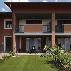 Bilocale con giardino e box