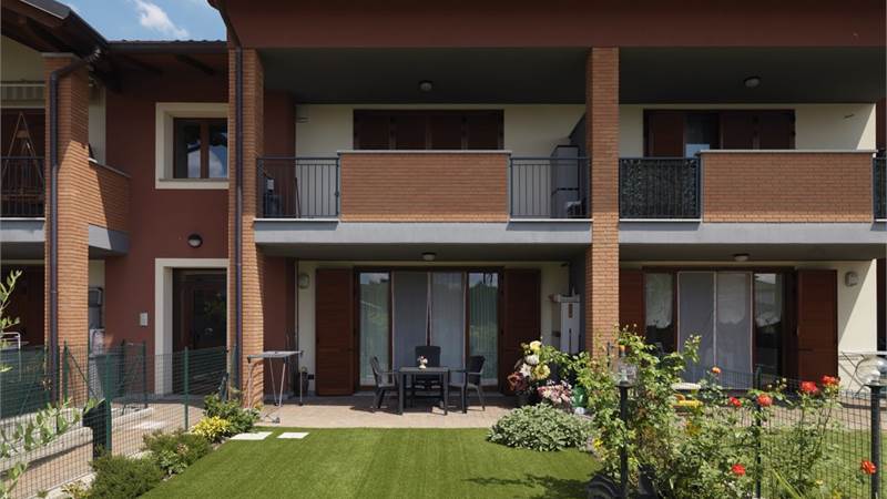 Bilocale con giardino e box