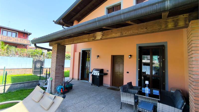 Villa con ampio giardino e taverna indipendente!