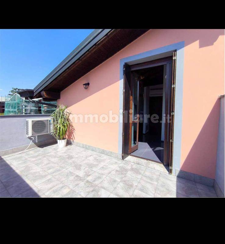 Villa con ampio giardino e taverna, box e p.auto